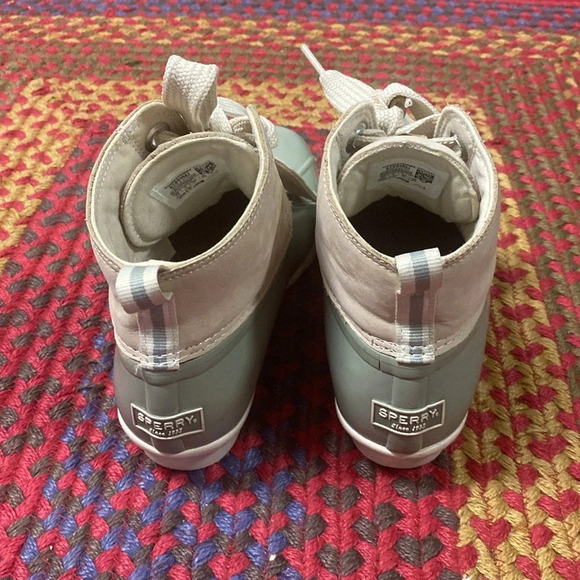 Sperry Ladies Saltwater 2-Eye Ivory Sage Green Ankle Duck Boots ST83941 size 6.5 - Picture 4 of 7